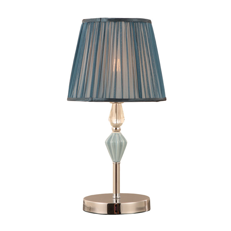 Traditionell bordslampa i plisserat tyg